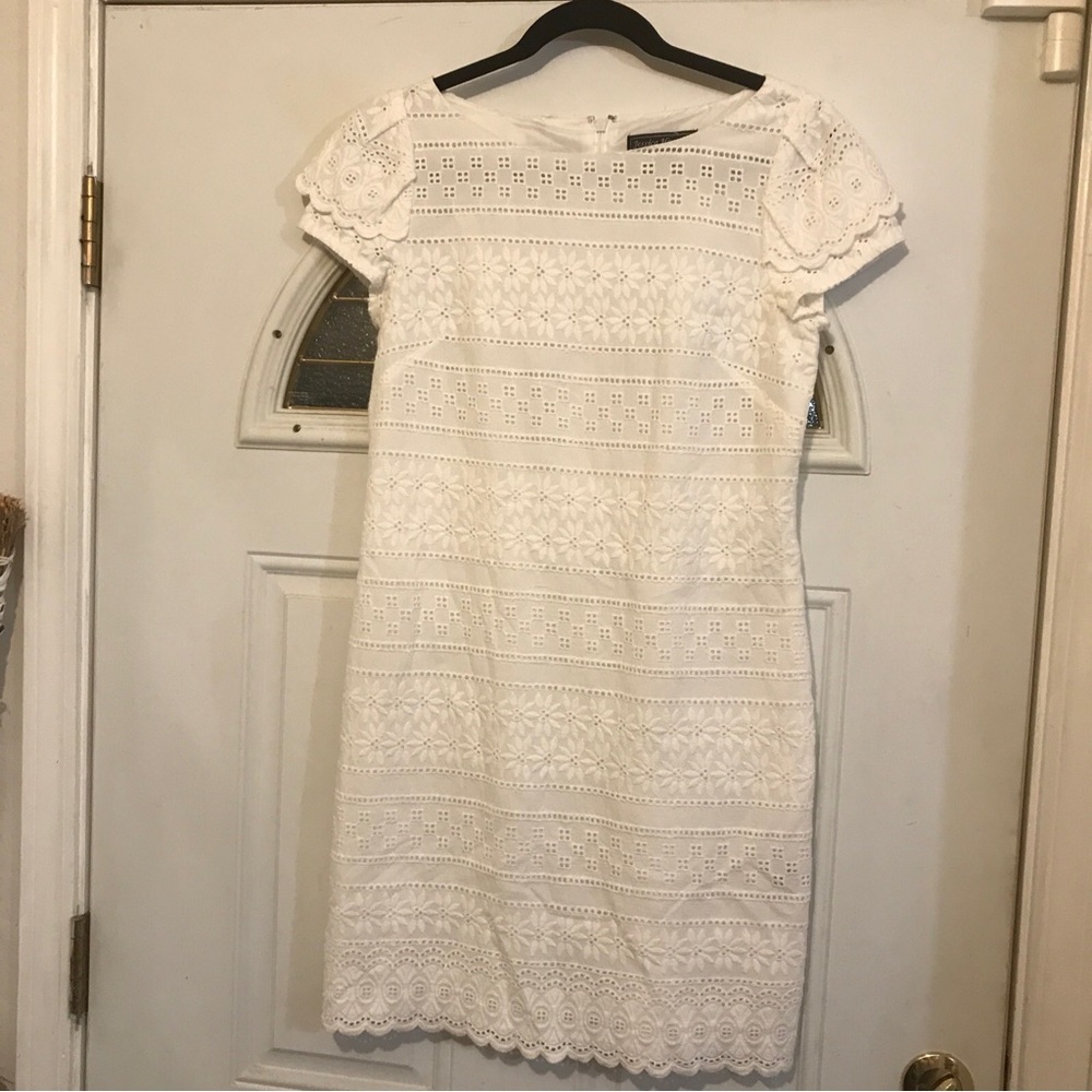 Jessica Howard label size 10P White short lace dress